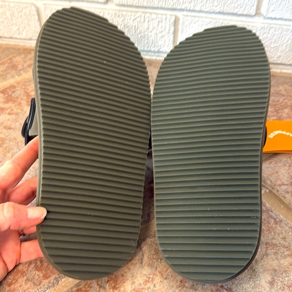 Farm Rio Palm Leaf Slides - Picture 4 of 4